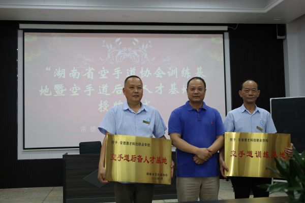 常德德才科技職業(yè)學(xué)校,常德招生就業(yè),電子商務(wù)專(zhuān)業(yè)學(xué)校,專(zhuān)業(yè)學(xué)校報(bào)考哪里好